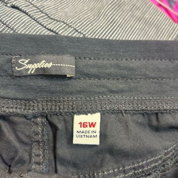 Supplies Ladies 16w  black or tan capri new - Picture 3 of 7